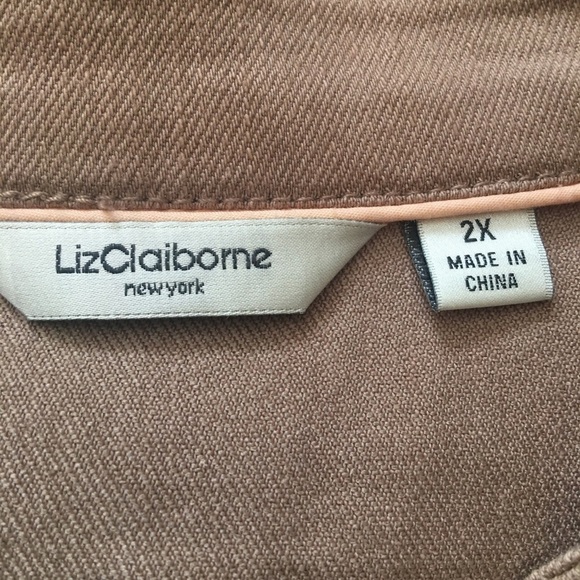 Liz Claiborne 2X casual vest. 2 front pockets. - Picture 2 of 7